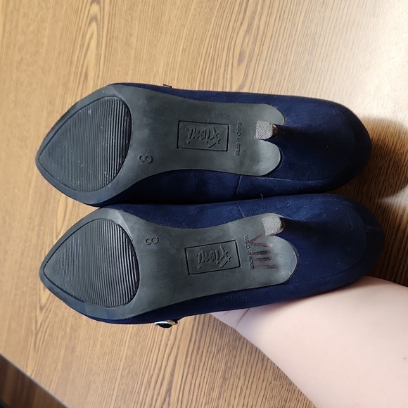 Blue Faux Suede Heels by Fioni size 8 - Picture 4 of 8